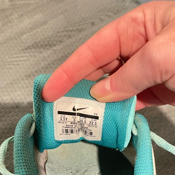 Nike Soccer Cleats Blue and white - Picture 3 of 3